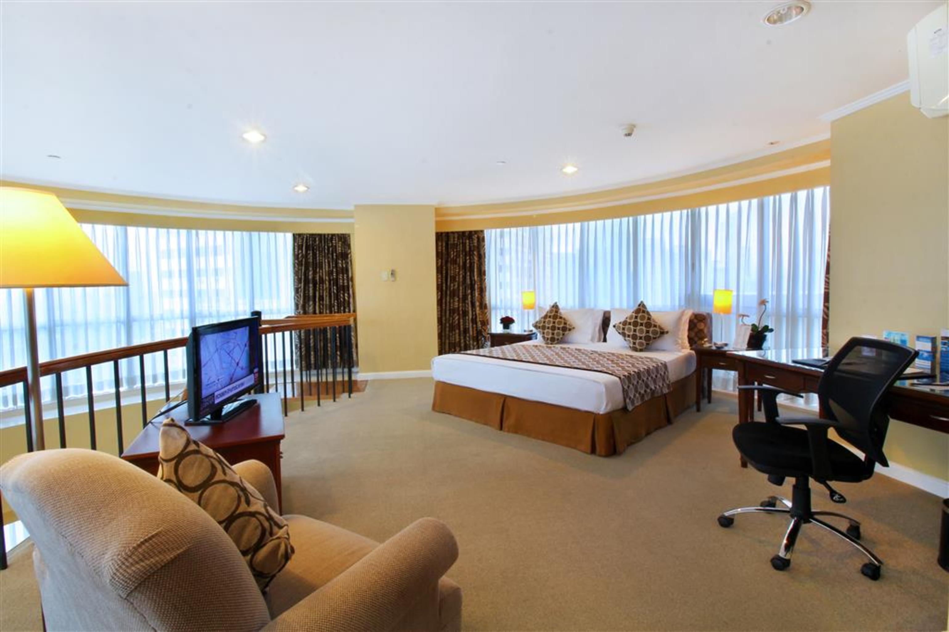 Oxford Suites Makati Makati City Exterior photo