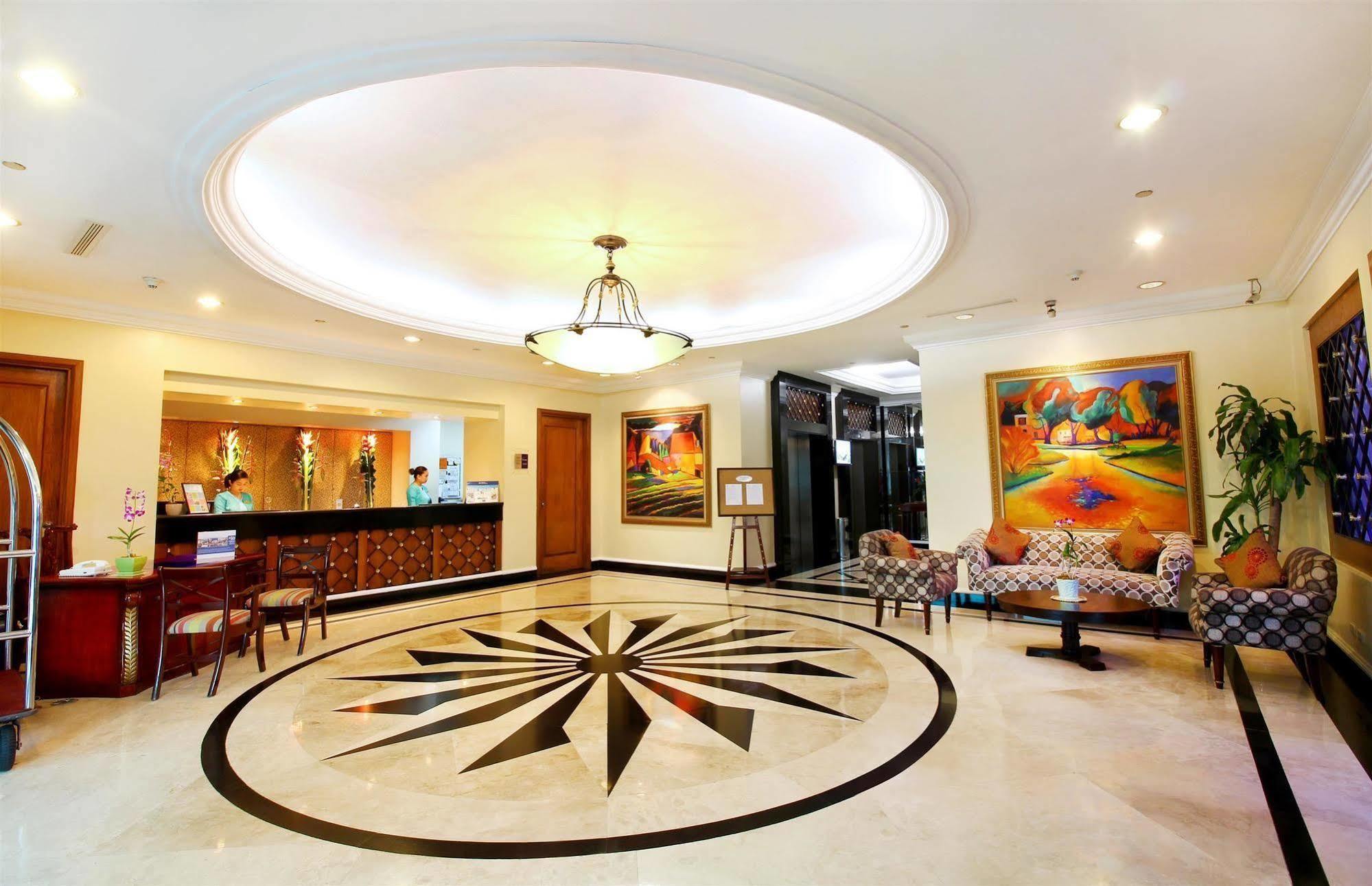 Oxford Suites Makati Makati City Exterior photo