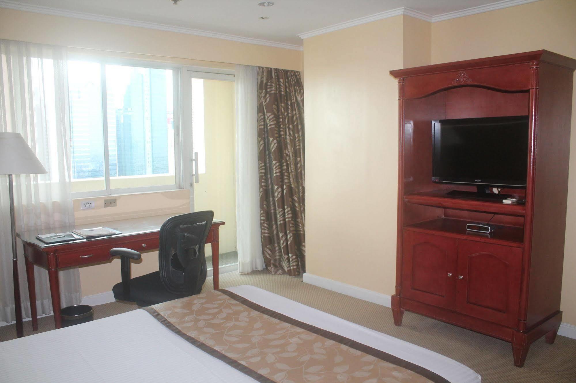 Oxford Suites Makati Makati City Exterior photo