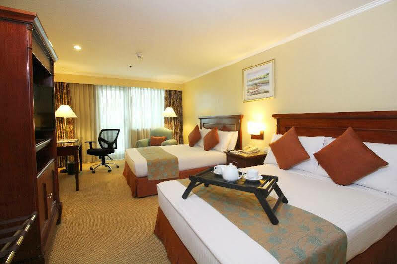 Oxford Suites Makati Makati City Exterior photo