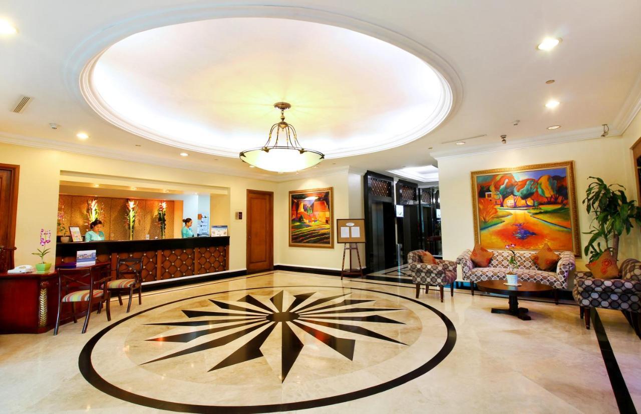 Oxford Suites Makati Makati City Exterior photo